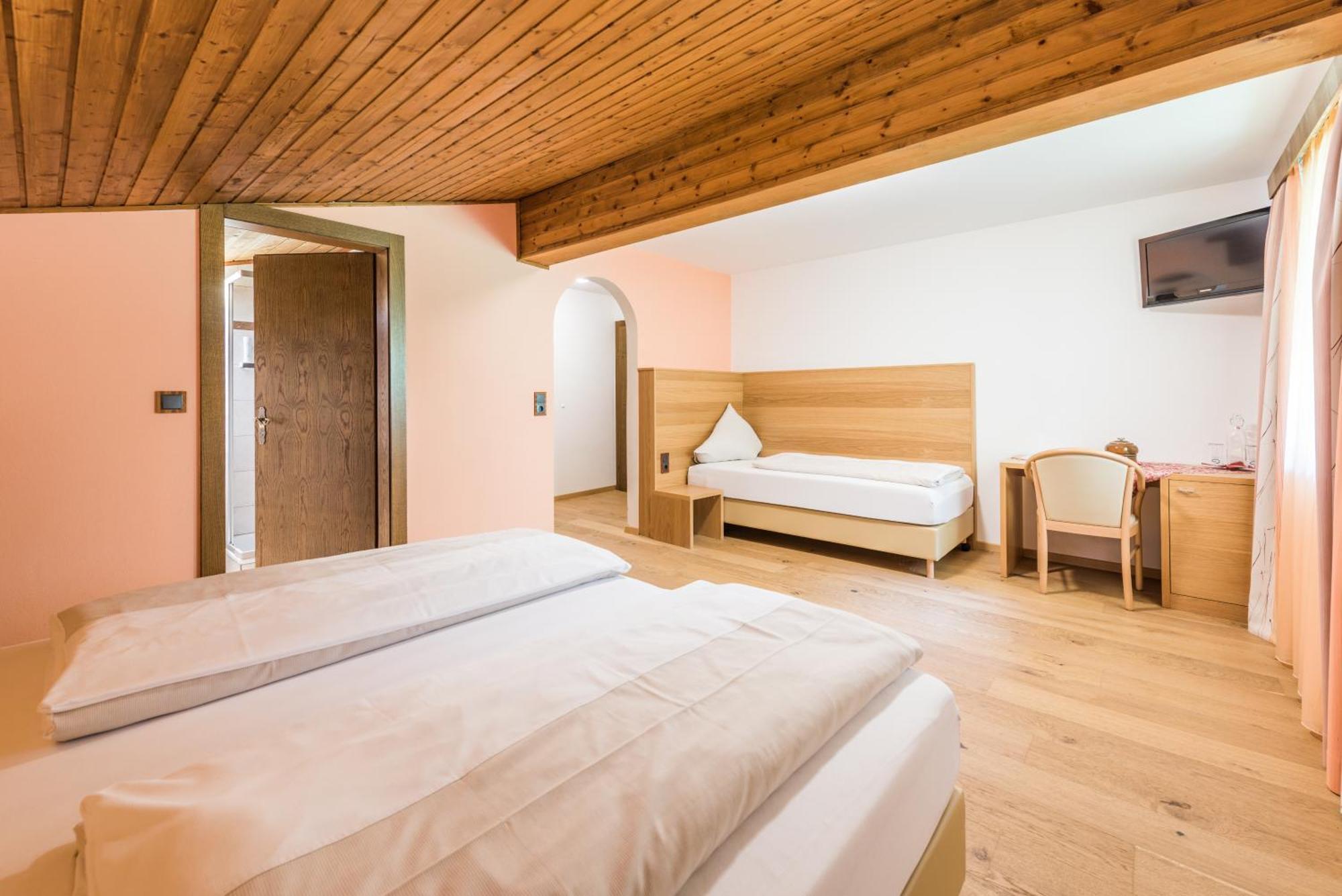 Hotel Kuenstleralm Kaprun Extérieur photo