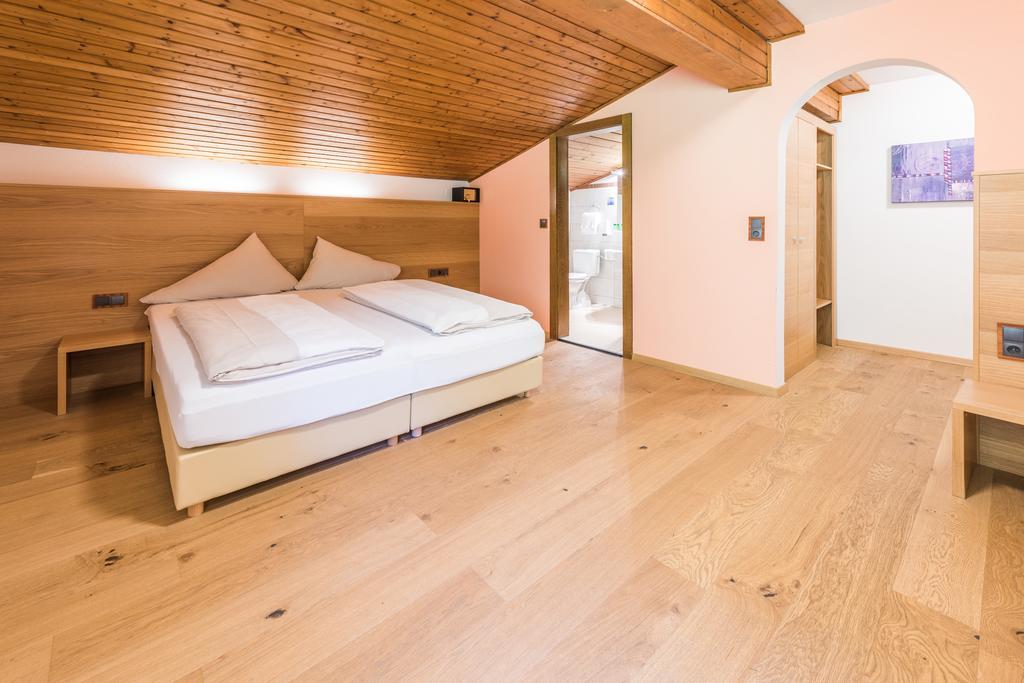 Hotel Kuenstleralm Kaprun Extérieur photo
