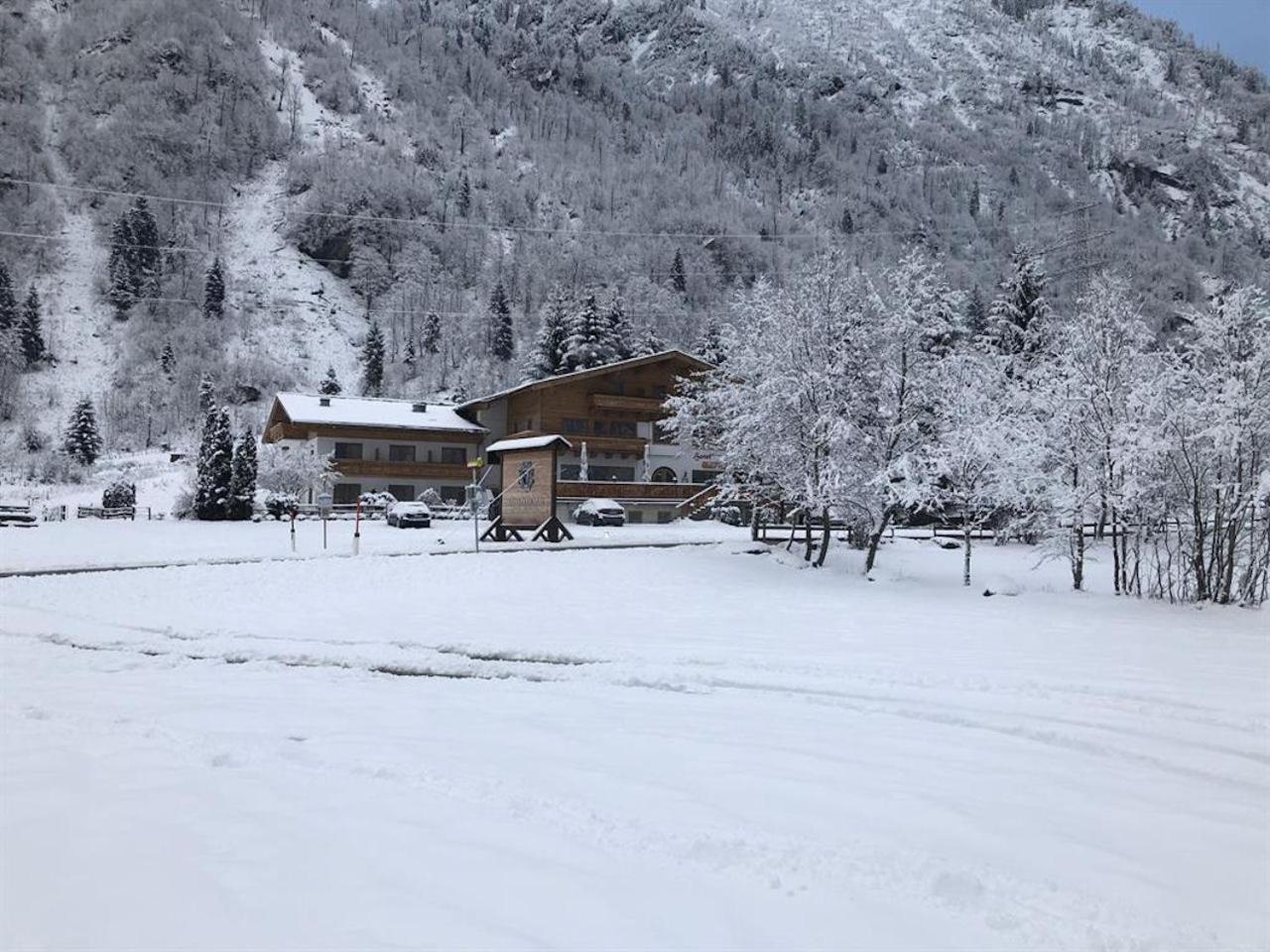 Hotel Kuenstleralm Kaprun Extérieur photo